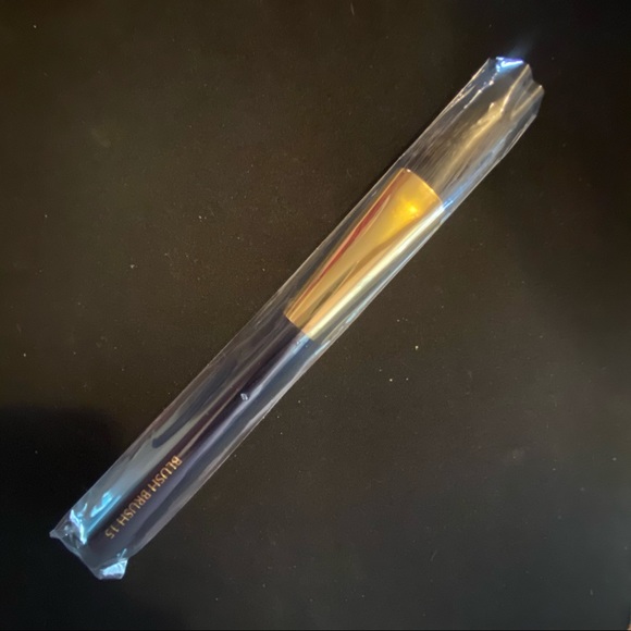 Estes Lauder Blush Brush 15 - Picture 2 of 3